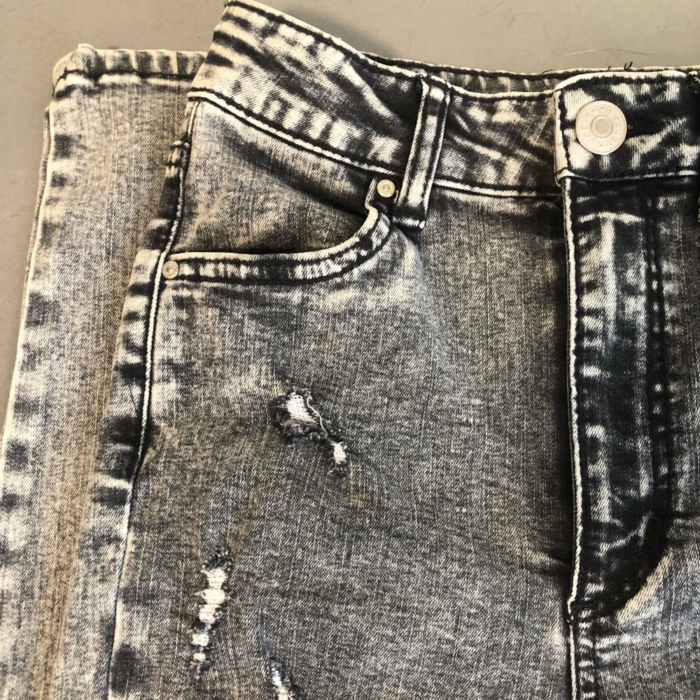 Ripped skinny jeans